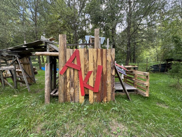 Mehr über den Artikel erfahren Sommer, Sonne, Spielraum: Unser Ferienprogramm auf dem AKI